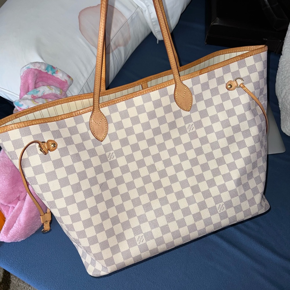 Louis Vuitton cheeked tote bag